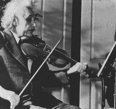 Imagen de Albert Einstein tocando el violin