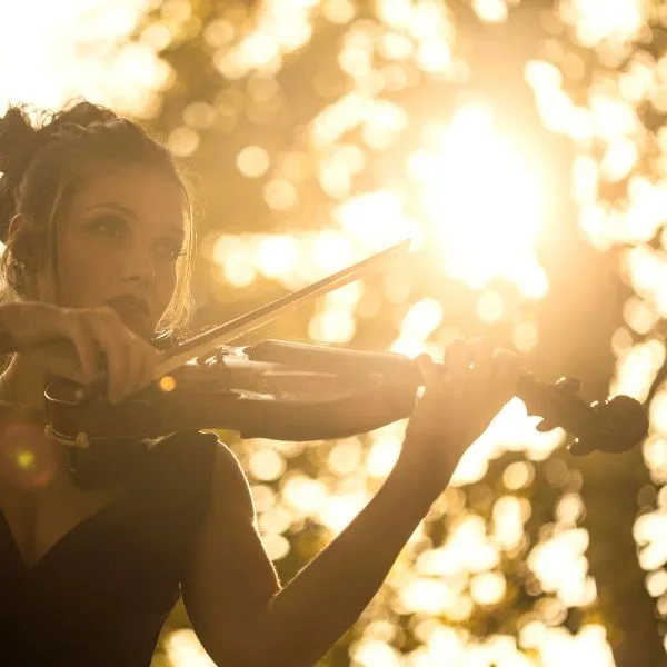 Violinista bajo el sol